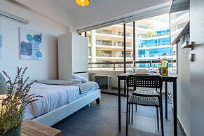 Burst - Chic Studio & Balcony in Larnaca