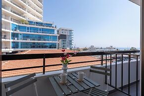 Burst - Chic Studio & Balcony in Larnaca