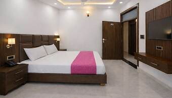 HOTEL EMPRESS GRAND
