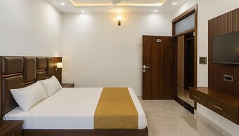 HOTEL EMPRESS GRAND