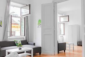 Easy Center Access 2BR Apt Near AKH