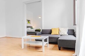 Easy Center Access 2BR Apt Near AKH