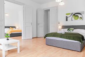 Easy Center Access 2BR Apt Near AKH