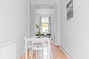 Easy Center Access 2BR Apt Near AKH