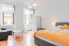 Easy Center Access 2BR Apt Near AKH