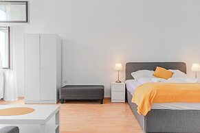 Easy Center Access 2BR Apt Near AKH