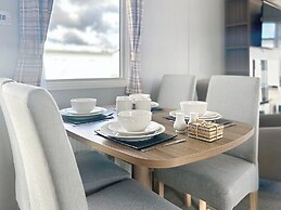 Premium Lodge - Sleeps 8 - Seton Sands Beach