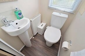 Premium Lodge - Sleeps 8 - Seton Sands Beach