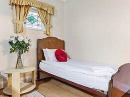 Spacious Home With Private Parking