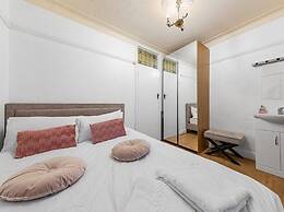 Spacious Home With Private Parking