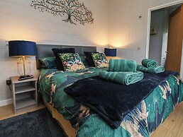 Holly Lodge