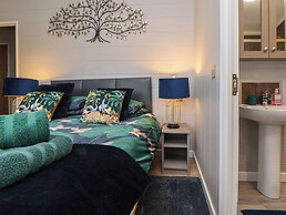 Holly Lodge