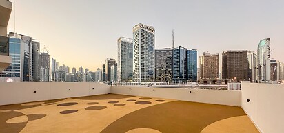 Manzil - Chic 2BR with Dubai Canal Views