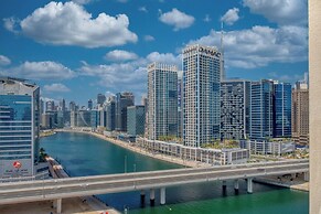 Manzil - Chic 2BR with Dubai Canal Views