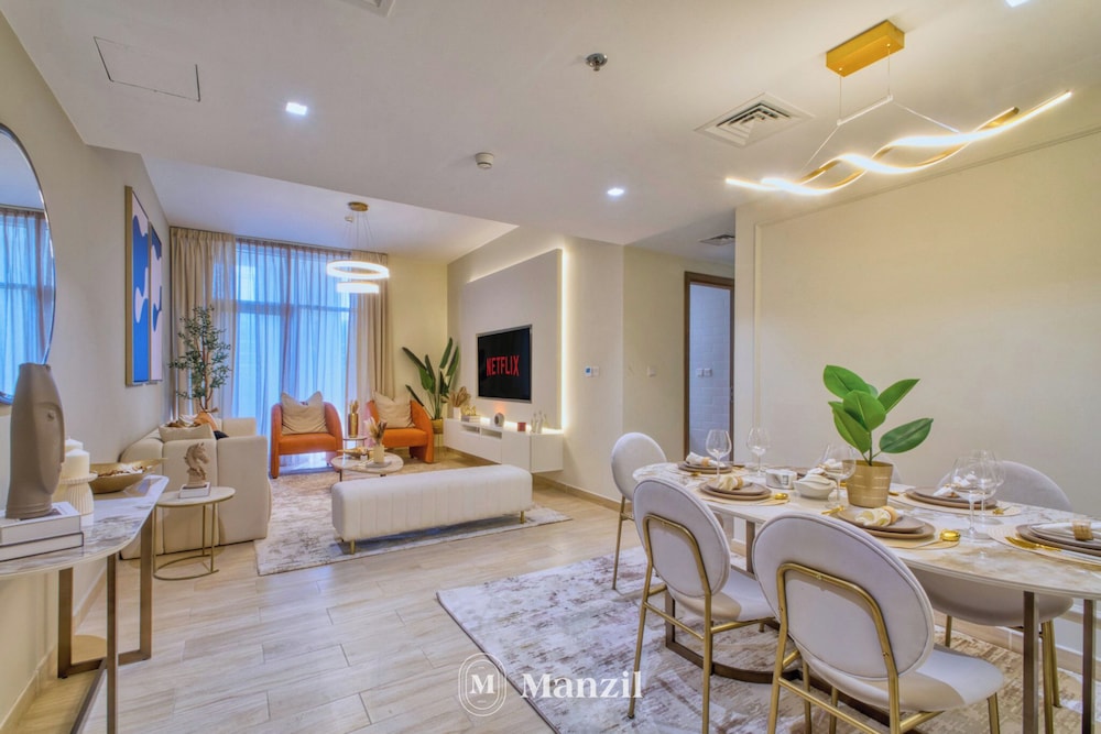 Manzil - Chic 2BR with Dubai Canal Views
