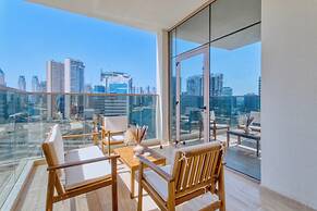 Manzil - Chic 2BR with Dubai Canal Views
