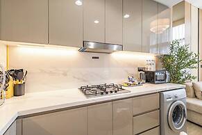 Superhost Modern 1BR in Azizi Riviera