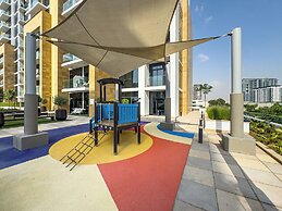 Superhost Modern 1BR in Azizi Riviera