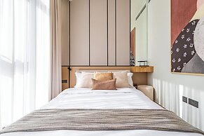 Superhost Modern 1BR in Azizi Riviera