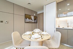 Superhost Modern 1BR in Azizi Riviera