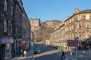 2bed 2bath Apartment Beneath Edinburgh Castle