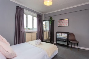 3 Bedroom Apartment on 5th Floor With Elevator