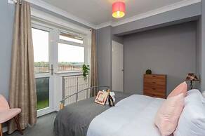 3 Bedroom Apartment on 5th Floor With Elevator
