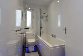 3 Bedroom Apartment on 5th Floor With Elevator