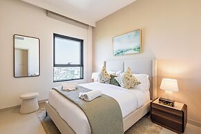Superhost - 1BR Apartment, Balcony, Pool & Gym , Dubai Hills