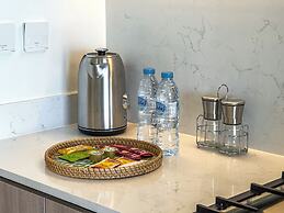 Superhost - 1BR Apartment, Balcony, Pool & Gym , Dubai Hills