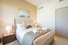 Superhost - 1BR Apartment, Balcony, Pool & Gym , Dubai Hills