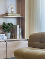 Superhost - 1BR Apartment, Balcony, Pool & Gym , Dubai Hills