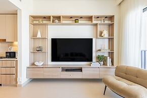 Superhost - 1BR Apartment, Balcony, Pool & Gym , Dubai Hills