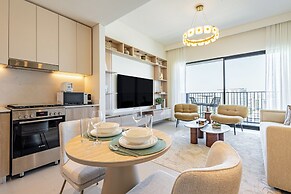 Superhost - 1BR Apartment, Balcony, Pool & Gym , Dubai Hills