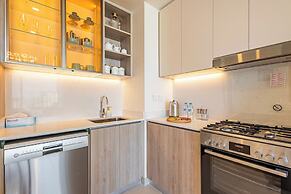 Superhost - 1BR Apartment, Balcony, Pool & Gym , Dubai Hills