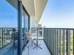 Superhost - 1BR Apartment, Balcony, Pool & Gym , Dubai Hills