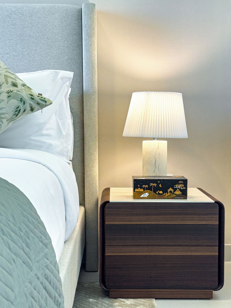 Superhost - 1BR Apartment, Balcony, Pool & Gym , Dubai Hills