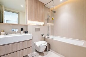 Superhost - 1BR Apartment, Balcony, Pool & Gym , Dubai Hills
