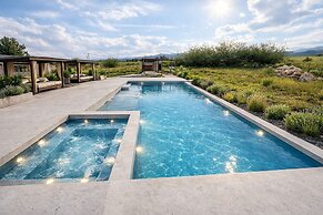 Om Ifinity Lodge