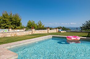 Sunny Villa Dio in Chaniotis