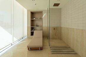 Refined High-Floor Apartment w Pool