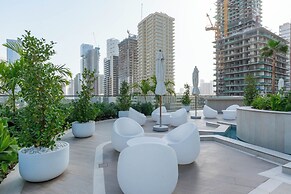 Refined High-Floor Apartment w Pool