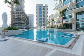 Refined High-Floor Apartment w Pool
