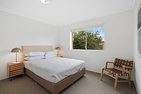 Spacious 2-bed Apartment Near City Centre