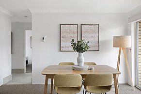 Spacious 2-bed Apartment Near City Centre