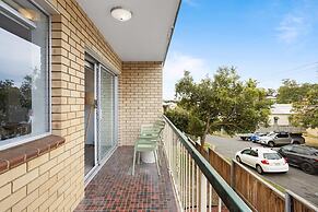 Spacious 2-bed Apartment Near City Centre