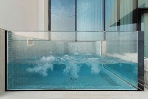 High-End 1BR - Private Pool & Views