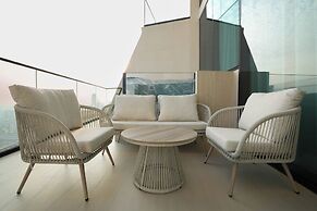 High-End 1BR - Private Pool & Views