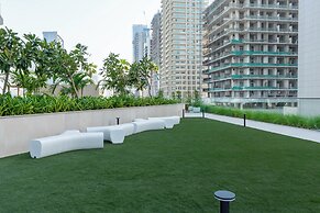 High-End 1BR - Private Pool & Views