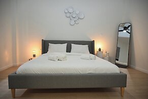 Nueva Lycabettus by Neuvel